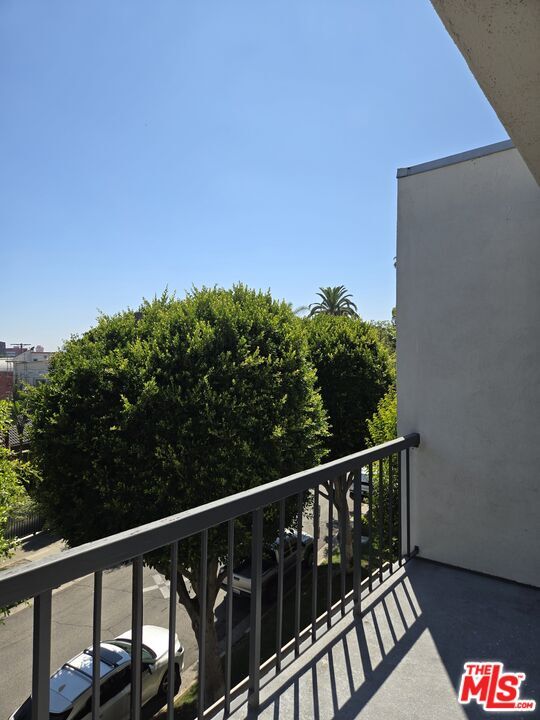 Building Photo - 8535 W Knoll Dr