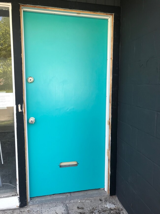 puerta principal - 275 Fellows Ave