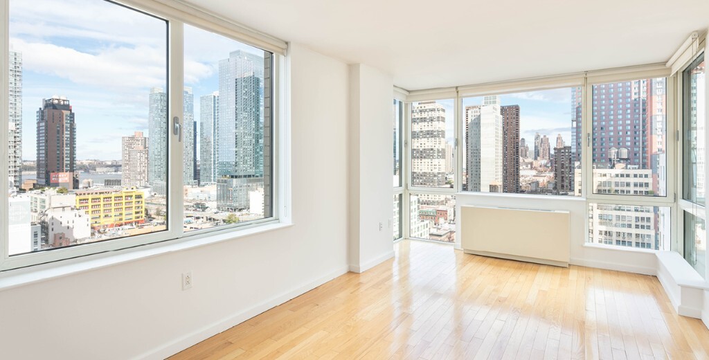 Foto principal - 522 W 37th St