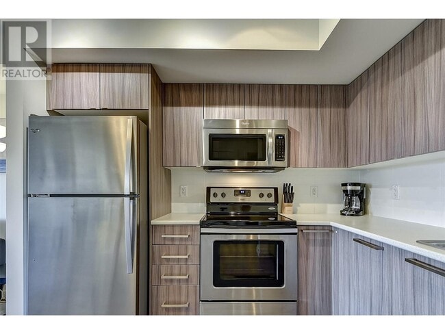 Building Photo - 881 Academy Way