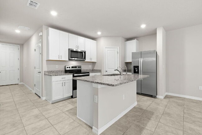 Building Photo - Town Home For Rent in Brandon with TONS OF UPGRADES!