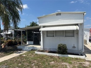 Building Photo - 121 Coachlight Ln