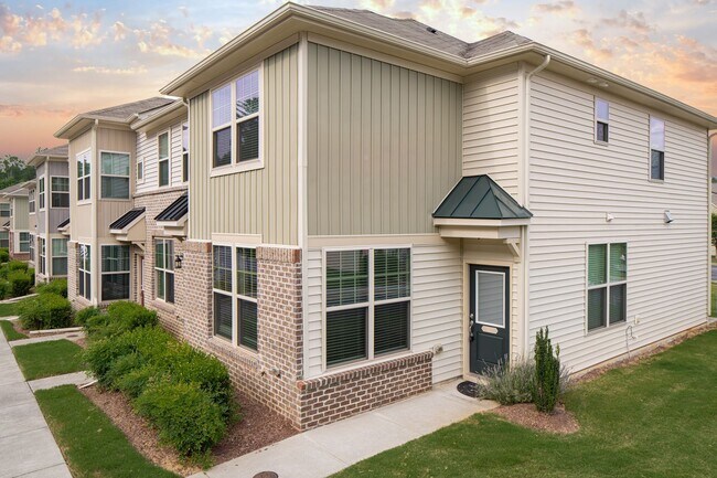 Building Photo - Bright and Sunny 2 Bedroom, 2.5 bath end u...