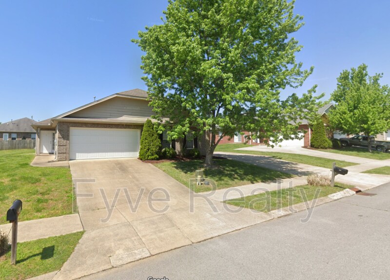 Primary Photo - 553 Rose Cottage Cir