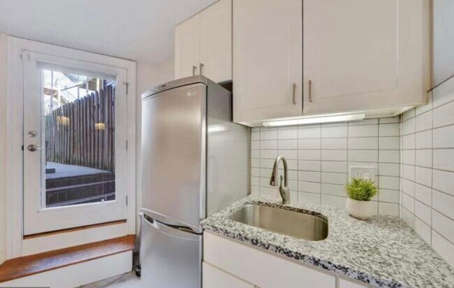 Foto del edificio - 1013 Otis Pl NW