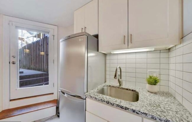 Building Photo - 1013 Otis Pl NW