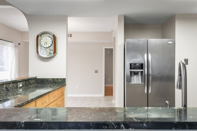 Foto del edificio - Rare Waterfront Condo in Anchor Point – 3B...