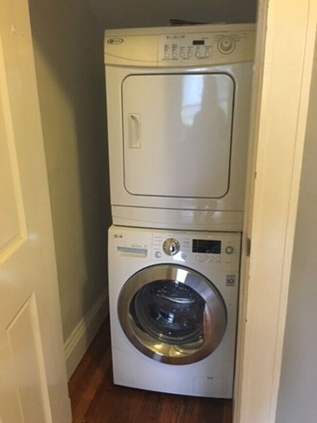 Foto del edificio - SEPTEMBER 1 - Brookline 3 BR 2 BA
