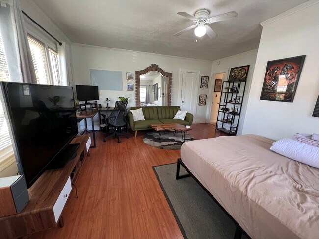 Foto del edificio - 3400 E 2nd St