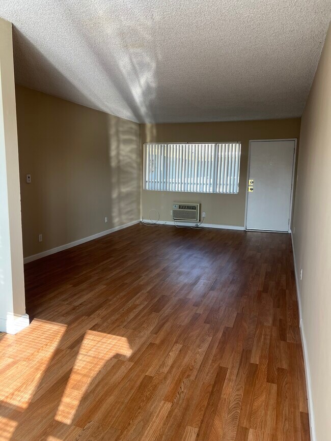 Living Room - 18401 Malden St