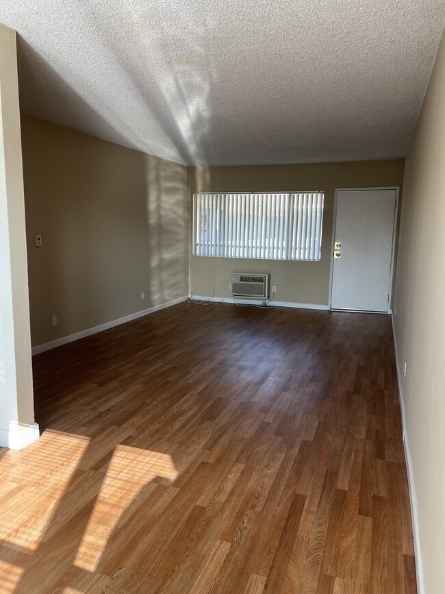 Living Room - 18401 Malden St