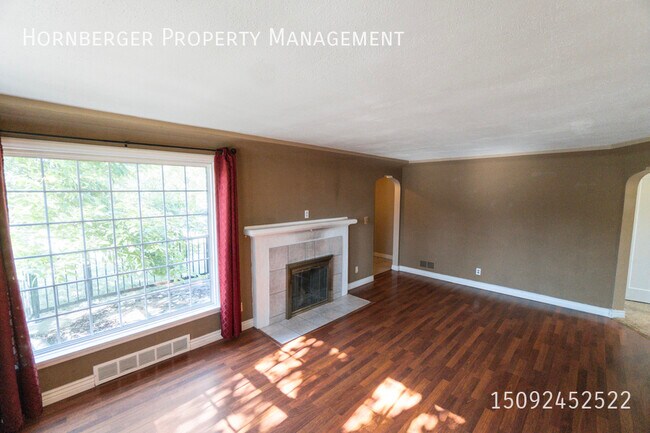 Building Photo - 2527 W Walton Ave