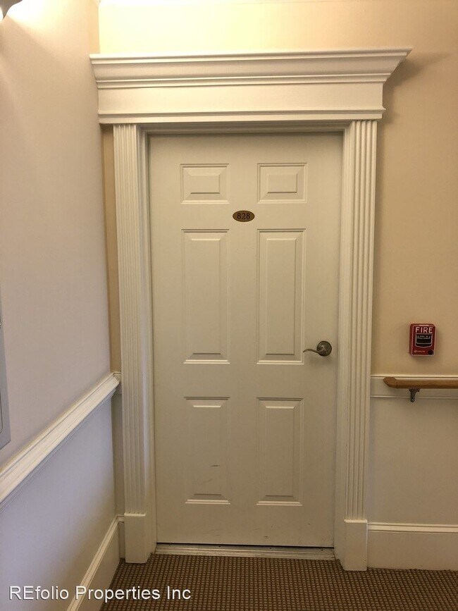 Foto del edificio - 828 Waterford Lake Dr