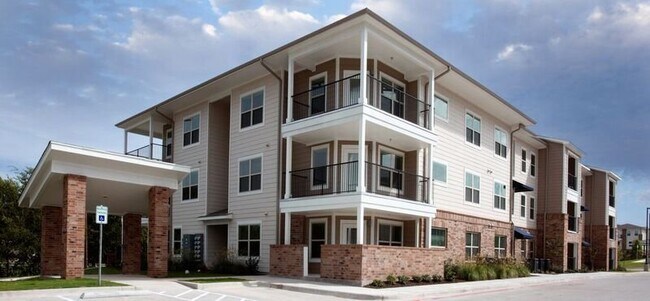 Building Photo - 817 Colcord Ave