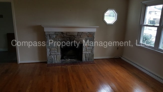 Building Photo - 28 Ethel Ave