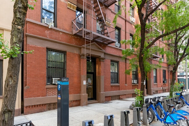 Building Photo - 243 E 39th St