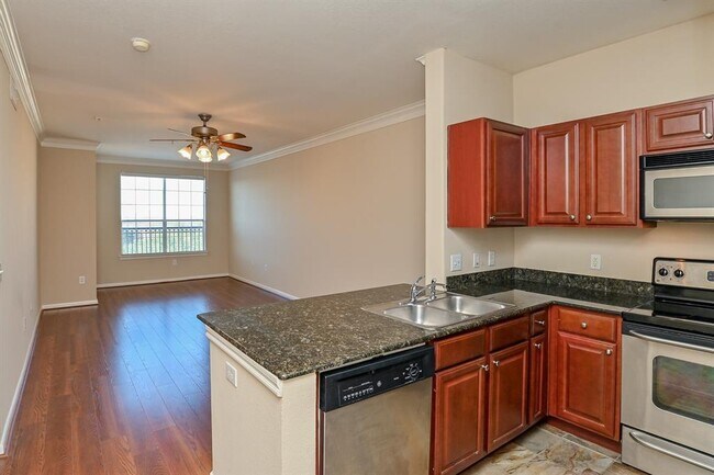 Building Photo - 7575 Kirby Dr