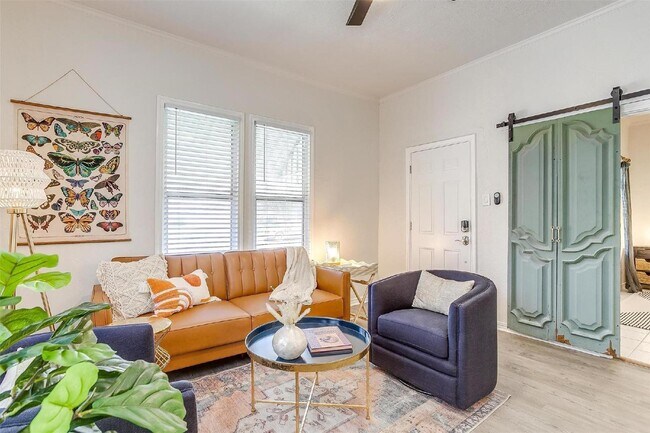 Foto del edificio - Charming 2-Bed, 2-Bath in Arlington Heights!