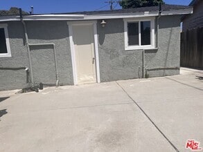 Building Photo - 1522 W 65th Pl