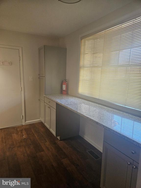 Building Photo - 715 Cooper Landing Rd