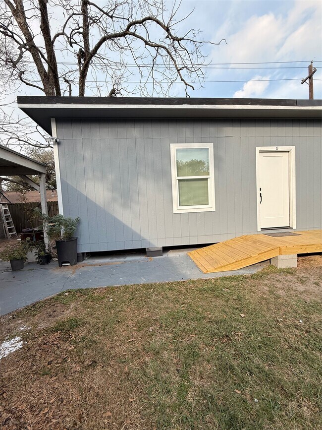 Foto del edificio - 814 Saddle Rock Dr