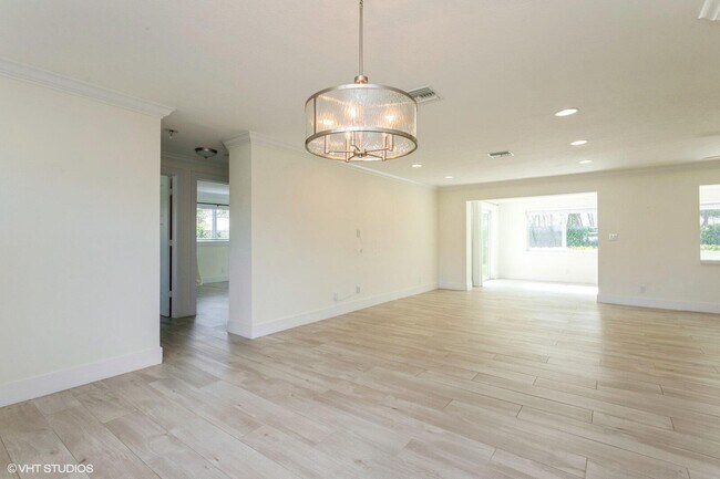 Building Photo - 1615 Venus Ave