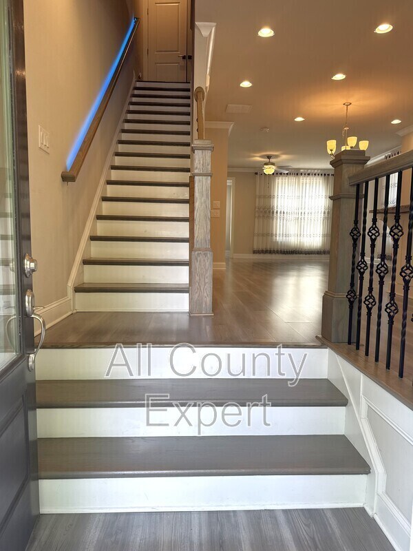 Building Photo - 1529 Huntwood Ct