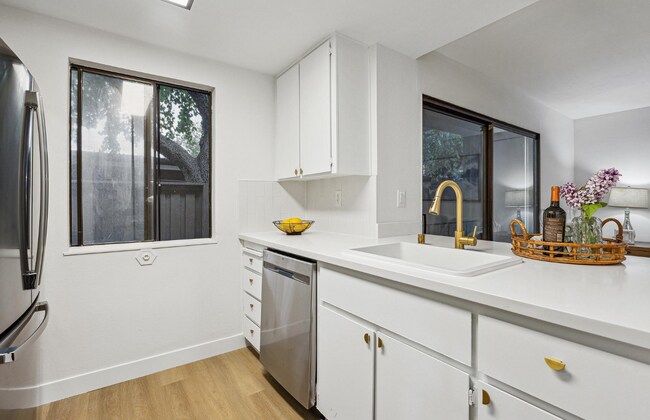 Foto del edificio - 1701 Mahogany Way
