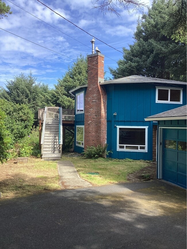 Building Photo - 6989 SW Surfland St
