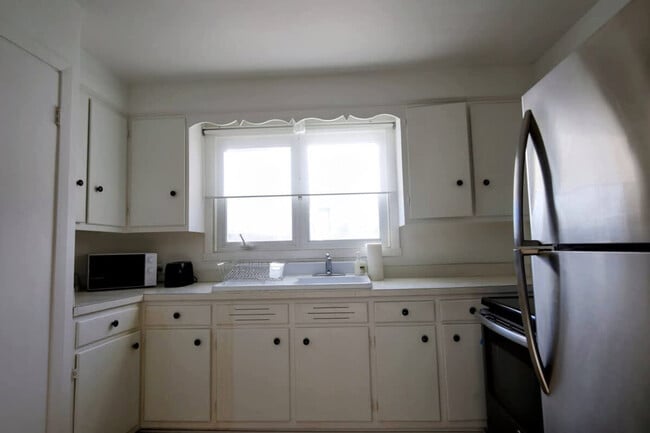 Building Photo - 6240 Rue Eadie