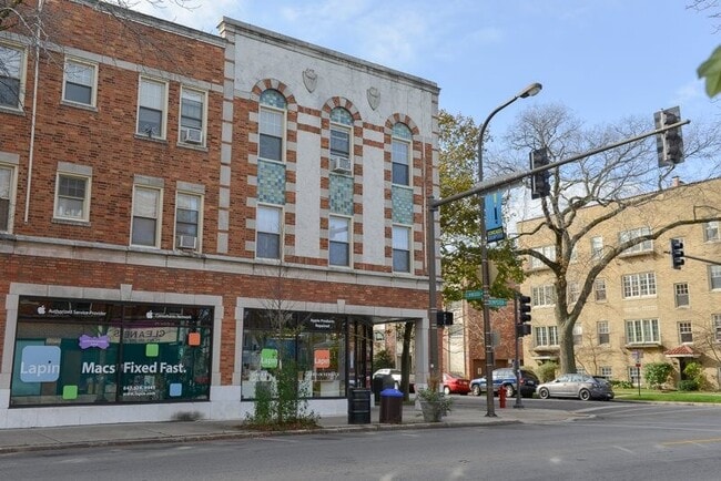 Building Photo - 810 Dempster St