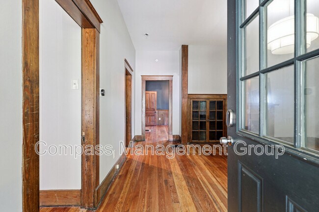 Building Photo - 424 E Burwell Ave