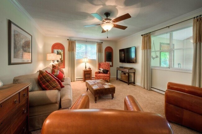 Foto del edificio - 639 Sand Hill Rd