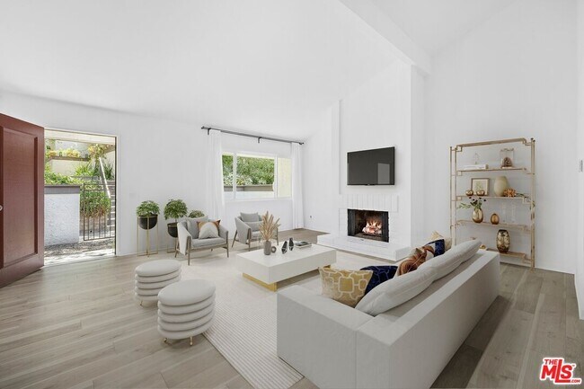 Building Photo - 1524 Palisades Dr