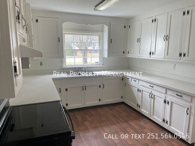 Foto del edificio - 2456 McLaughlin Dr