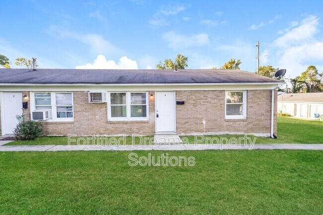 Building Photo - 900 Lowdermilk St