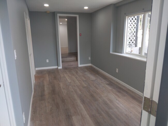 Building Photo - 5 Woodland Ln