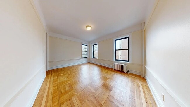 Building Photo - 656 W 204th St