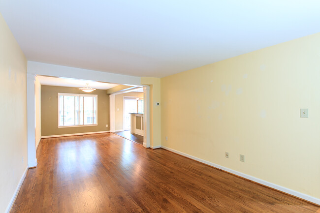 Building Photo - 1858 Golf View Ct