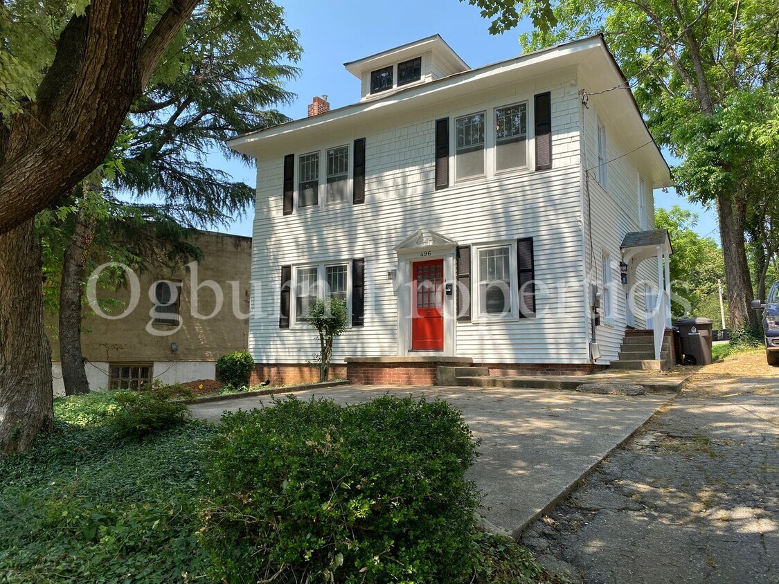 Primary Photo - 496 W End Blvd