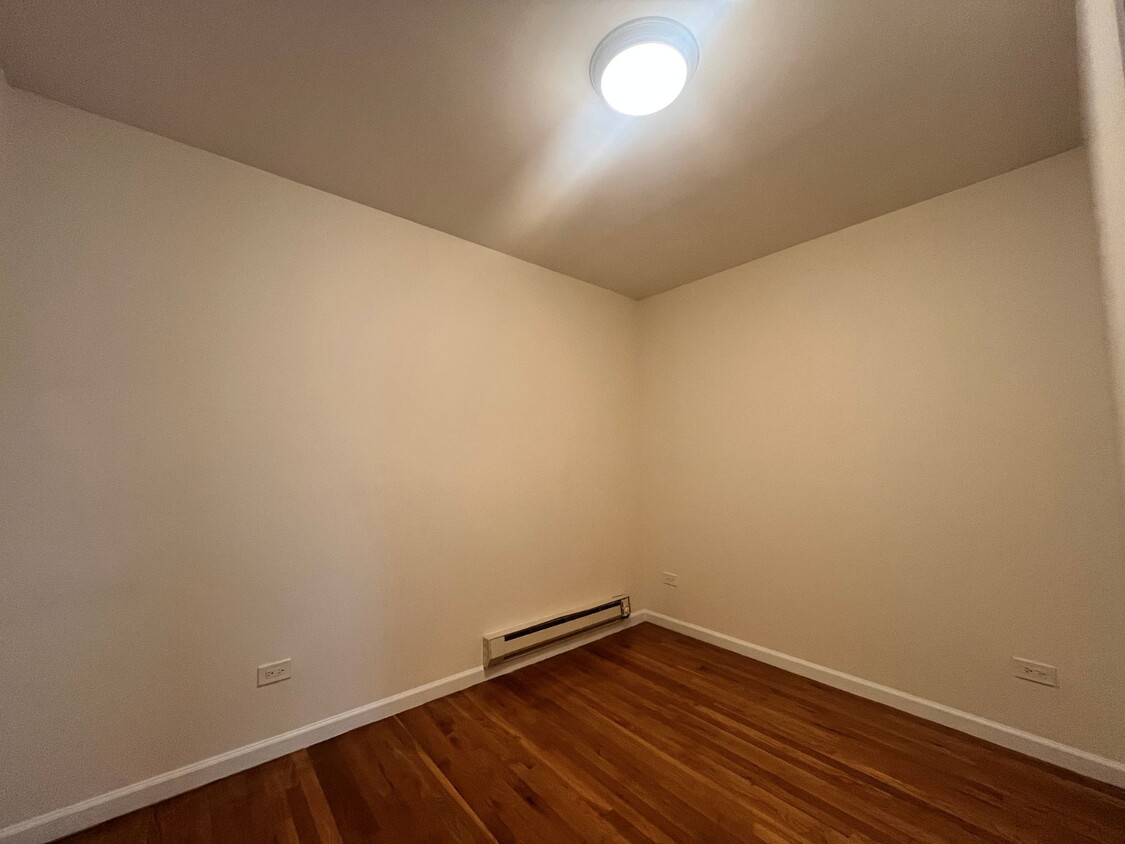 Building Photo - 281 Mott St