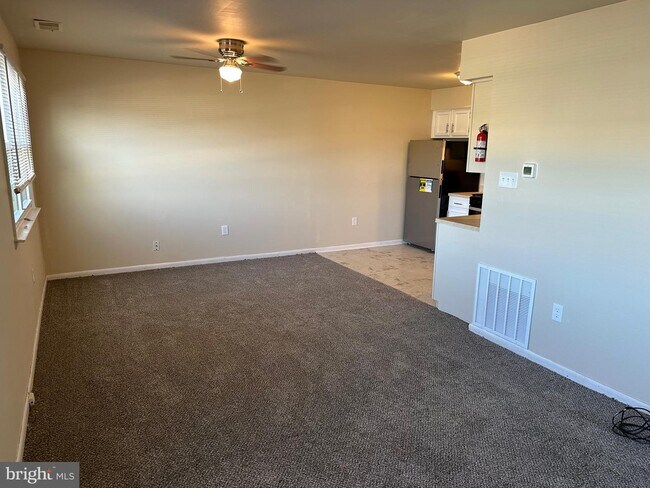Foto del edificio - 8251 Crispin St
