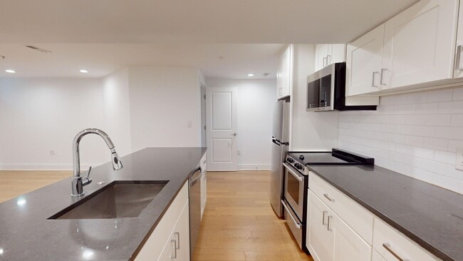 Foto del edificio - 472 Ridge St NW