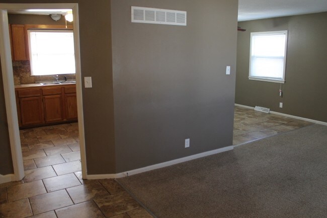 Building Photo - 8313 E 85th Ter