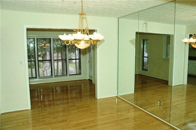 Foto del edificio - 808 Park Ridge Cir