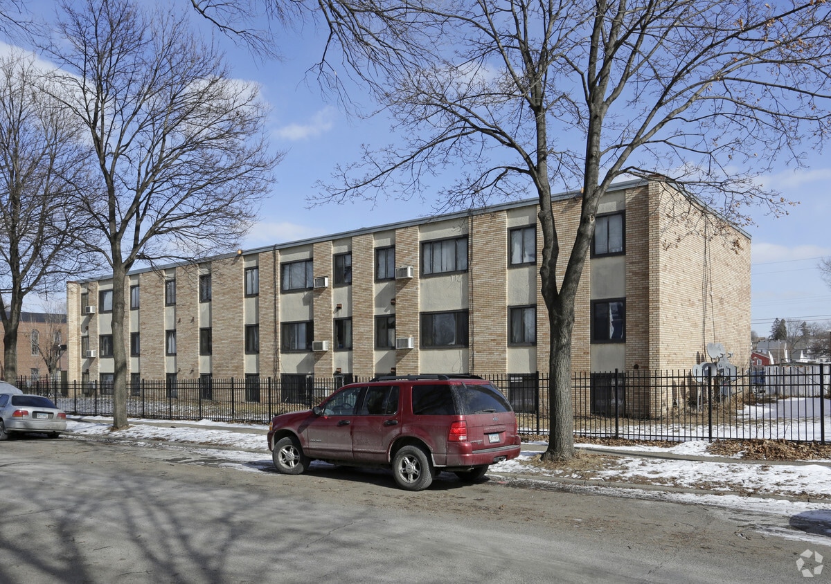 Primary Photo - 4001 Clinton Ave