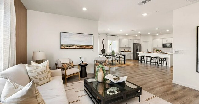 Foto del edificio - Beautiful 4 bed 2 bath located in West Roseville!