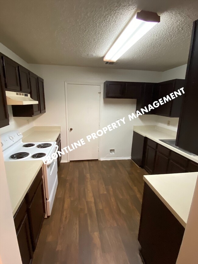 Building Photo - 3/2/2 North Richland Hills - Duplex