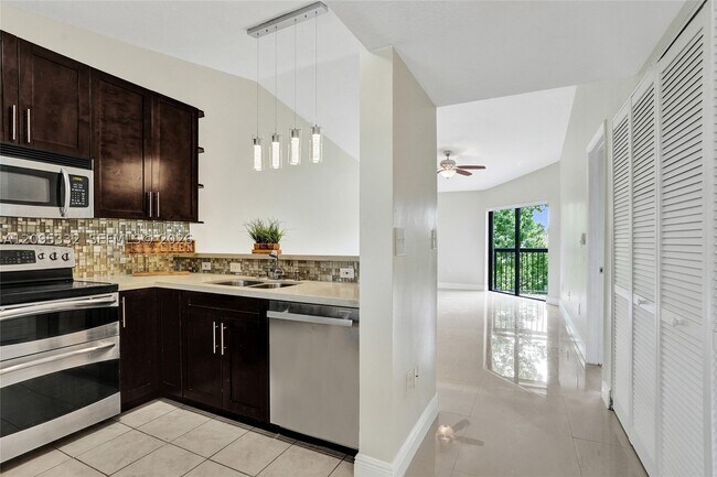 Building Photo - 9946 Nob Hill Ct