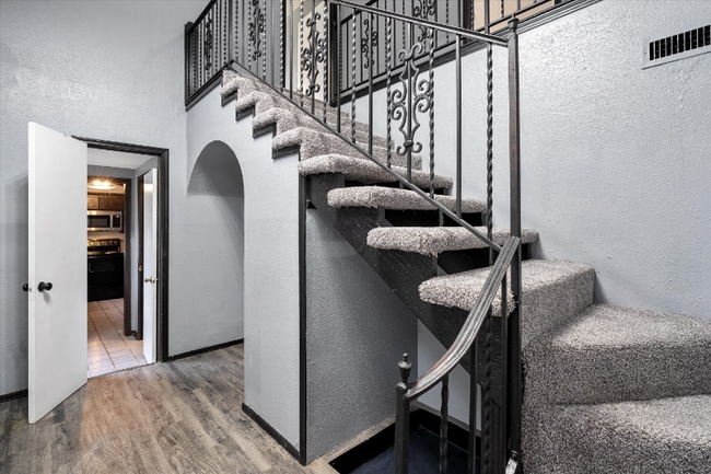 Building Photo - 11009 Bel Air Pl